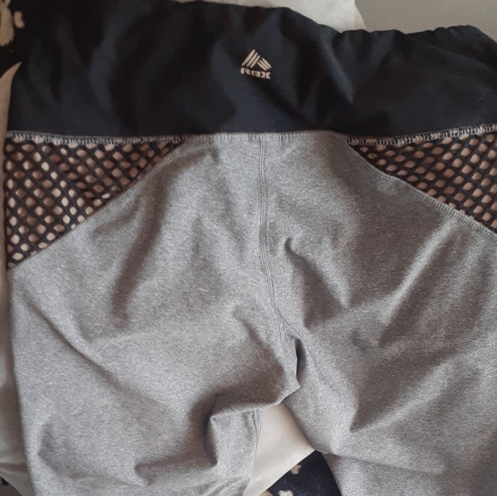 2/$10 RBX crop leggings